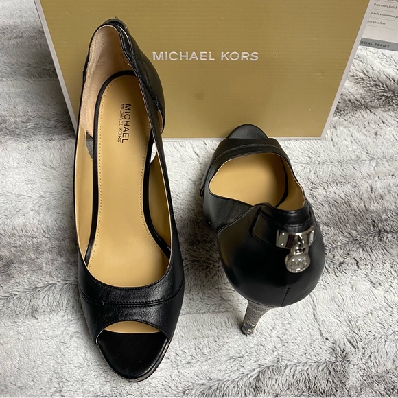 NWOT Michael Kors Hamilton Snakeskin Heels - Picture 7 of 9